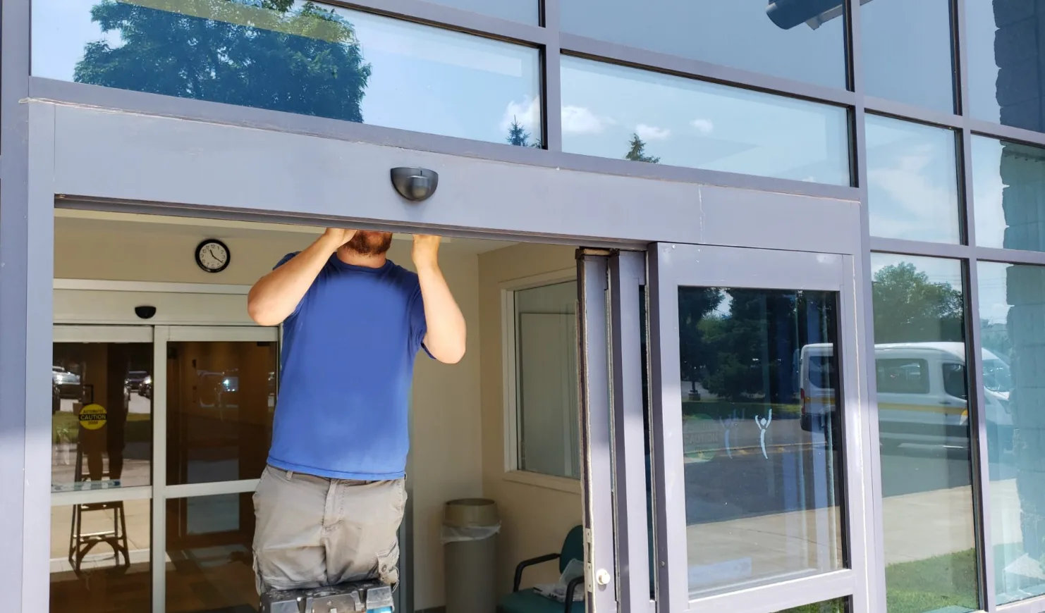 Fixing an automatic door motor and controller